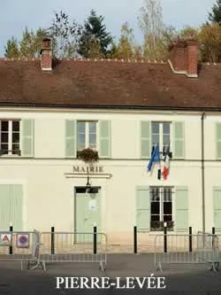 epaviste à proximité de pierre-levée